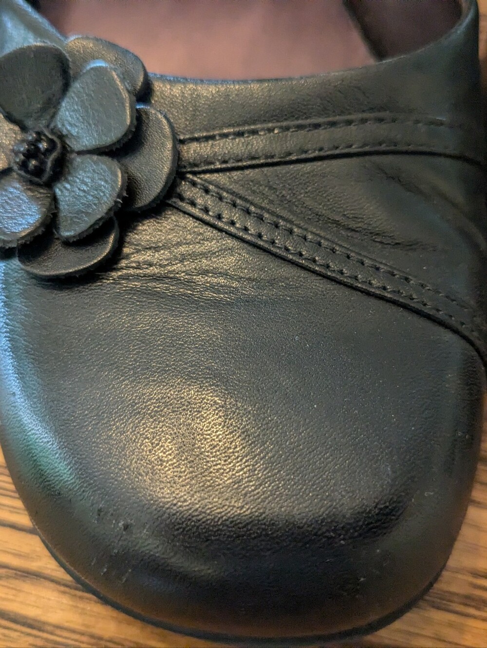 Black Kenneth Cole Reaction Women's Mary Jane Pumps with Floral Accent size 7 - Picture 6 of 7